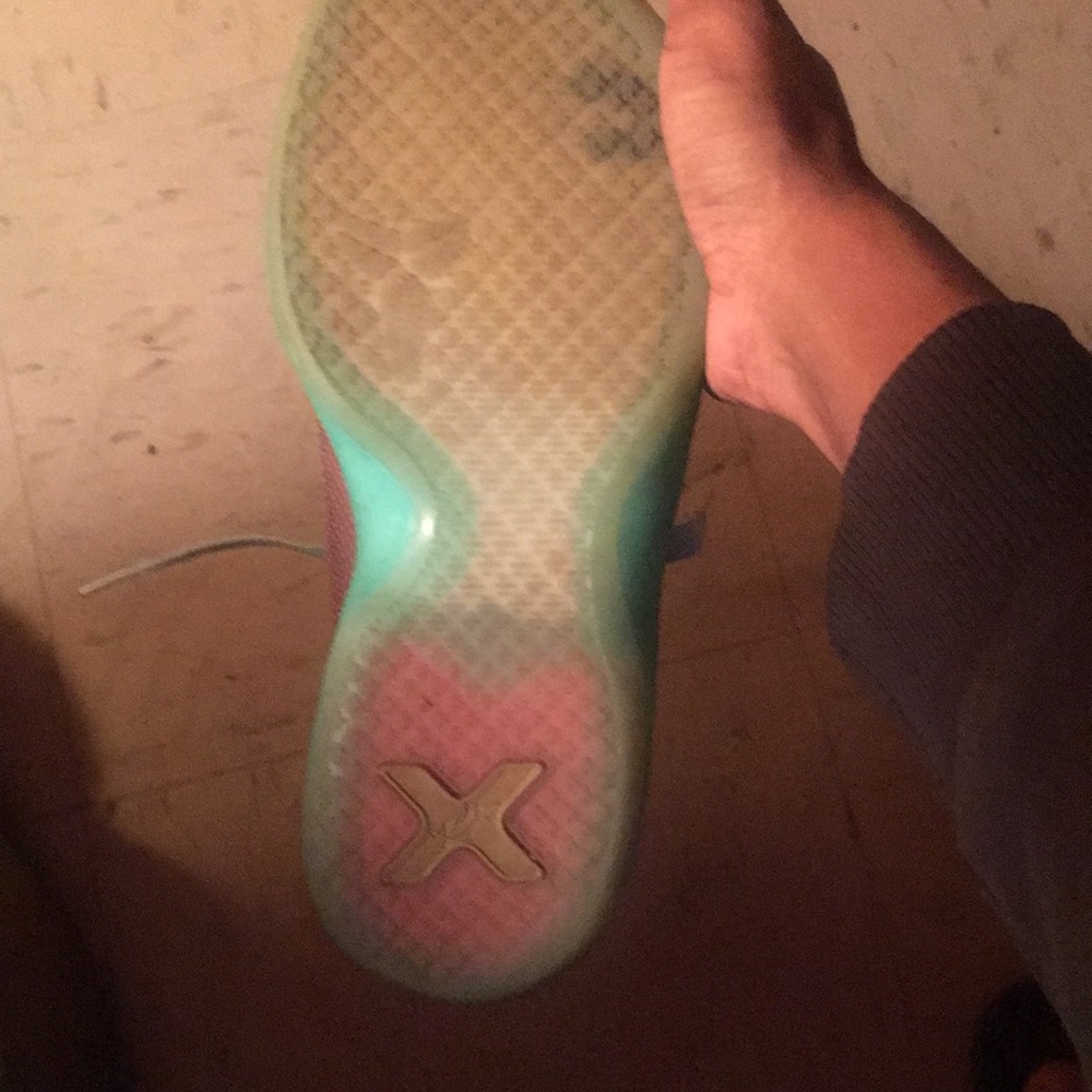 Nike Kobe X (10) Easter - Picture 5 of 7